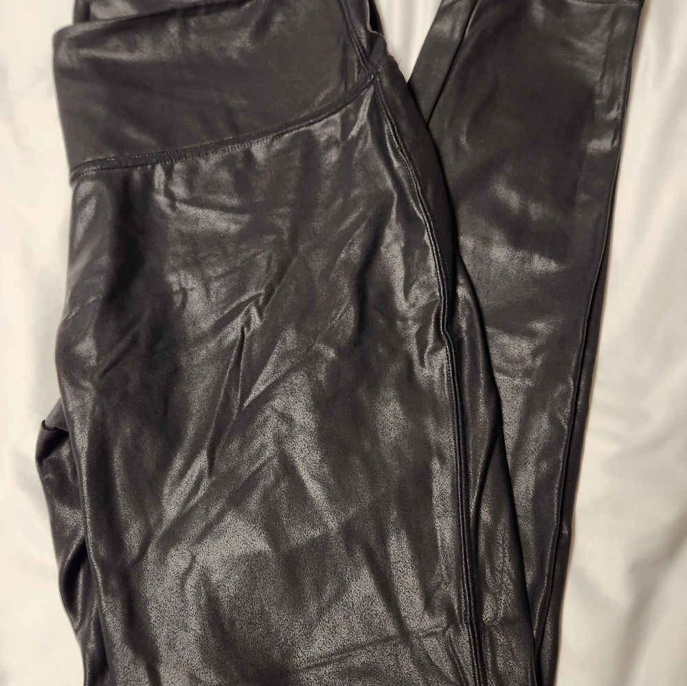 TIME & TRU faux leather look leggings. Black. Size XL